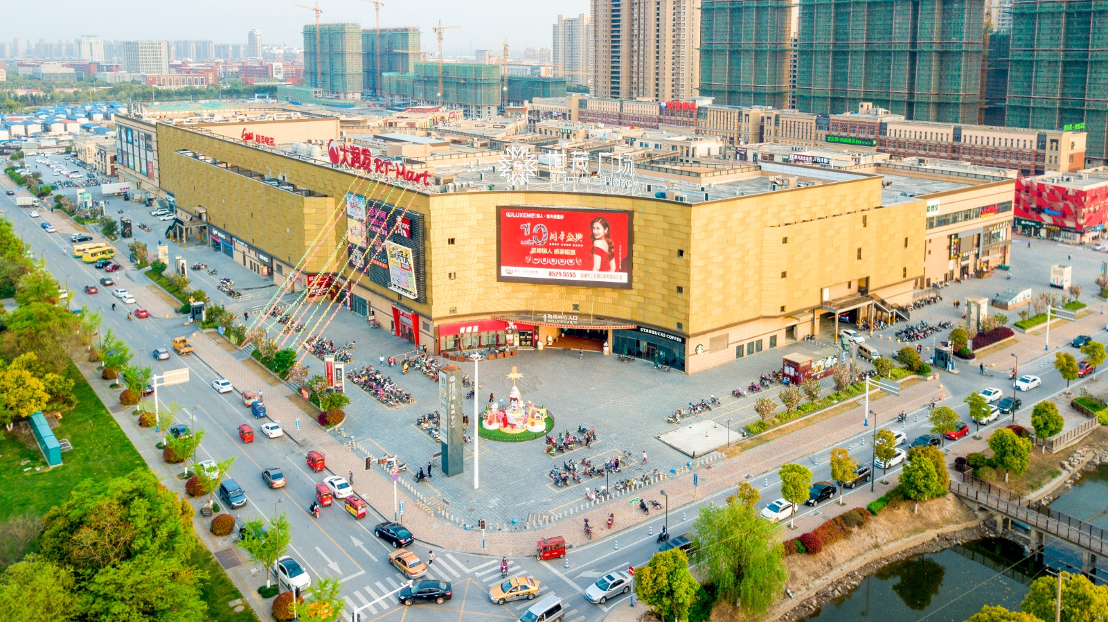 世茂广场商业中心22.jpg 世茂广场商业中心22.jpg